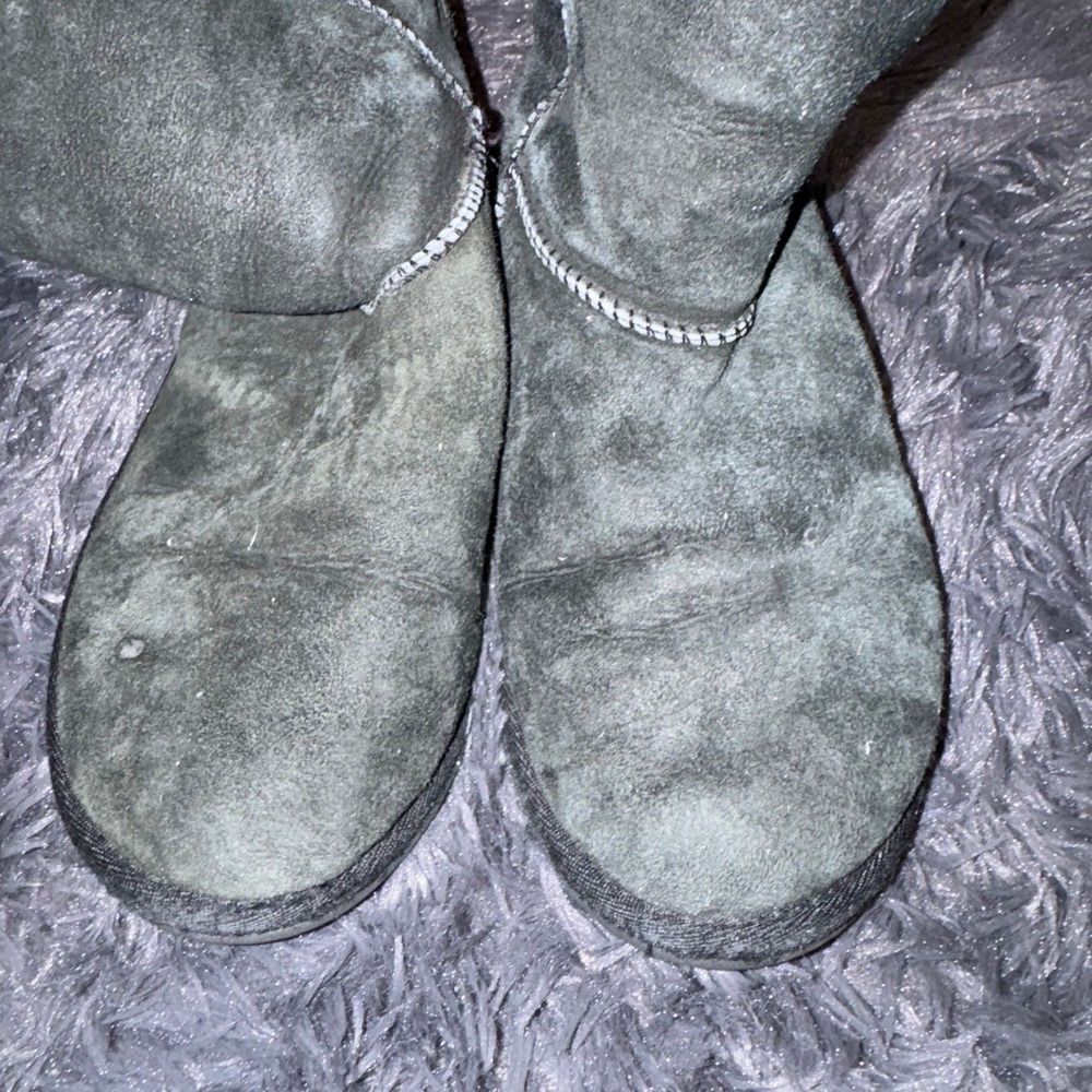 UGG Women Classic Short Suede Sheepskin Boots Size 6 Black Pull On Warm Winter